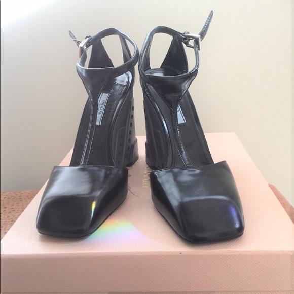 SOLD!! Prada Black/Gray T-Strap Molded Sandal Wedges - Picture 7 of 8